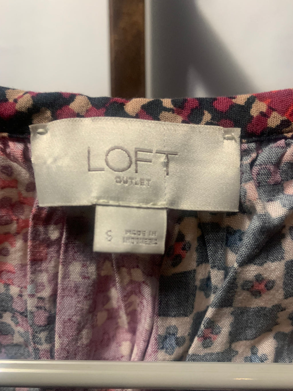 LOFT sleeveless split-neck shell blouse