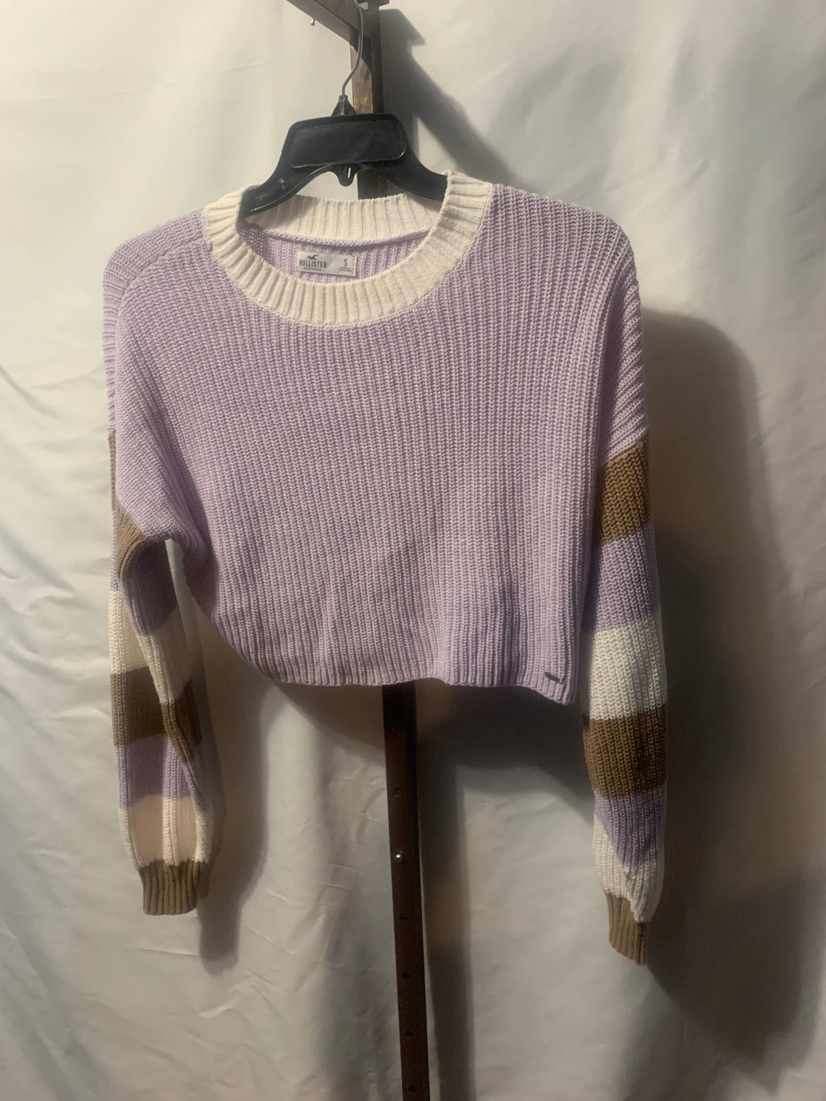 Hollister California Size Small (S) Women's cropped knit sweater / pullover knit.