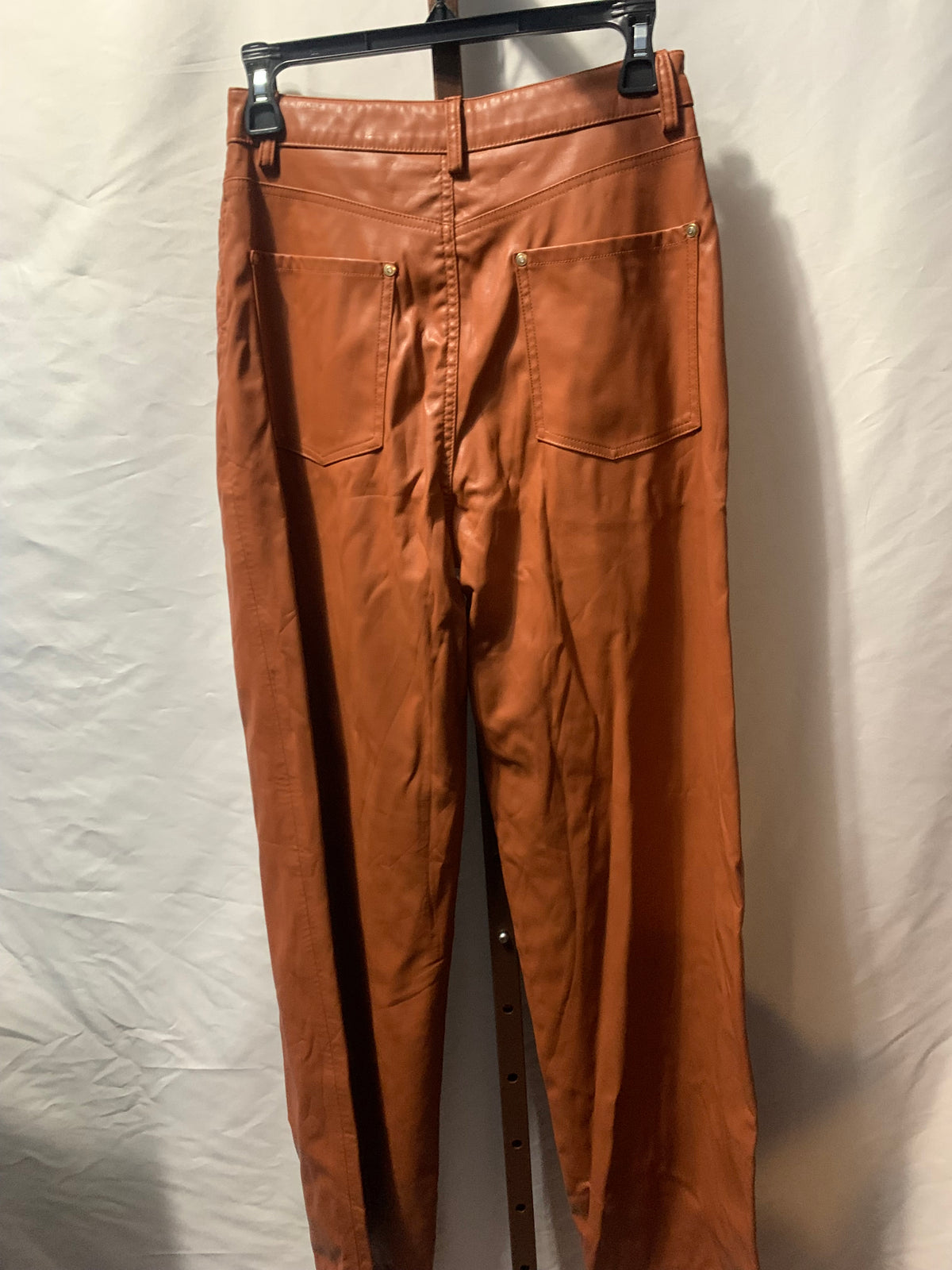 Zara brown faux leather pants in a US 4 #leatherpants #designer