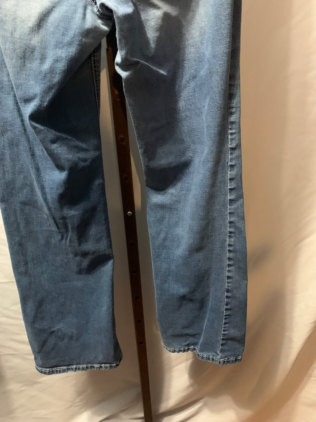 Earl Jean So Low
Low/Mid Rise fit

 Size: Women's 14 