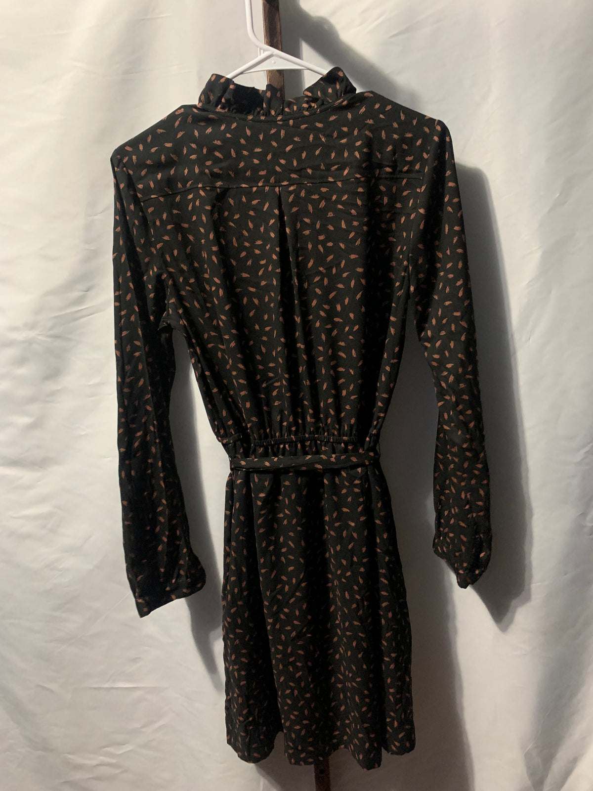 LOFT black dress with small brown leaf-like print, size 6 #workwear #professional