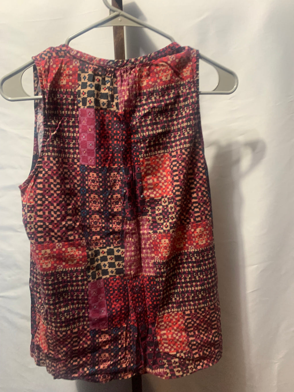 LOFT sleeveless split-neck shell blouse