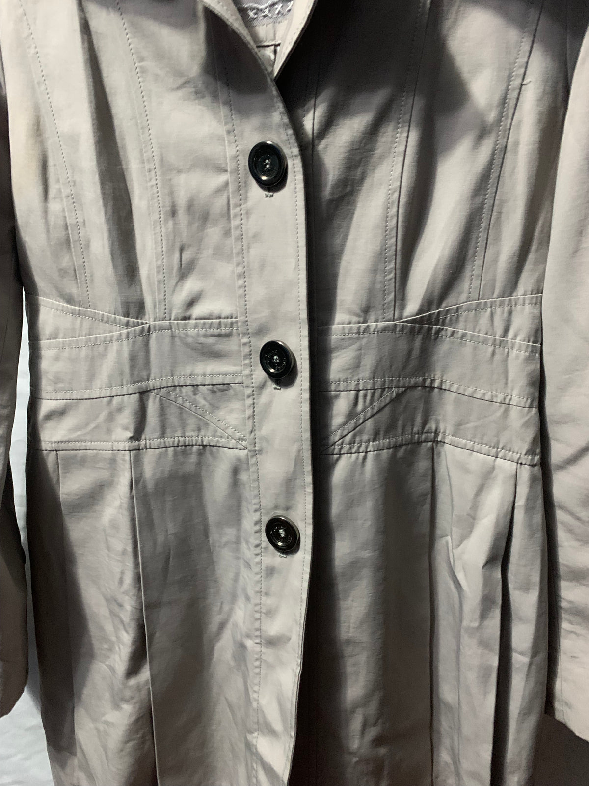 Guess beige trench coat with buttons, size M #trench #guess