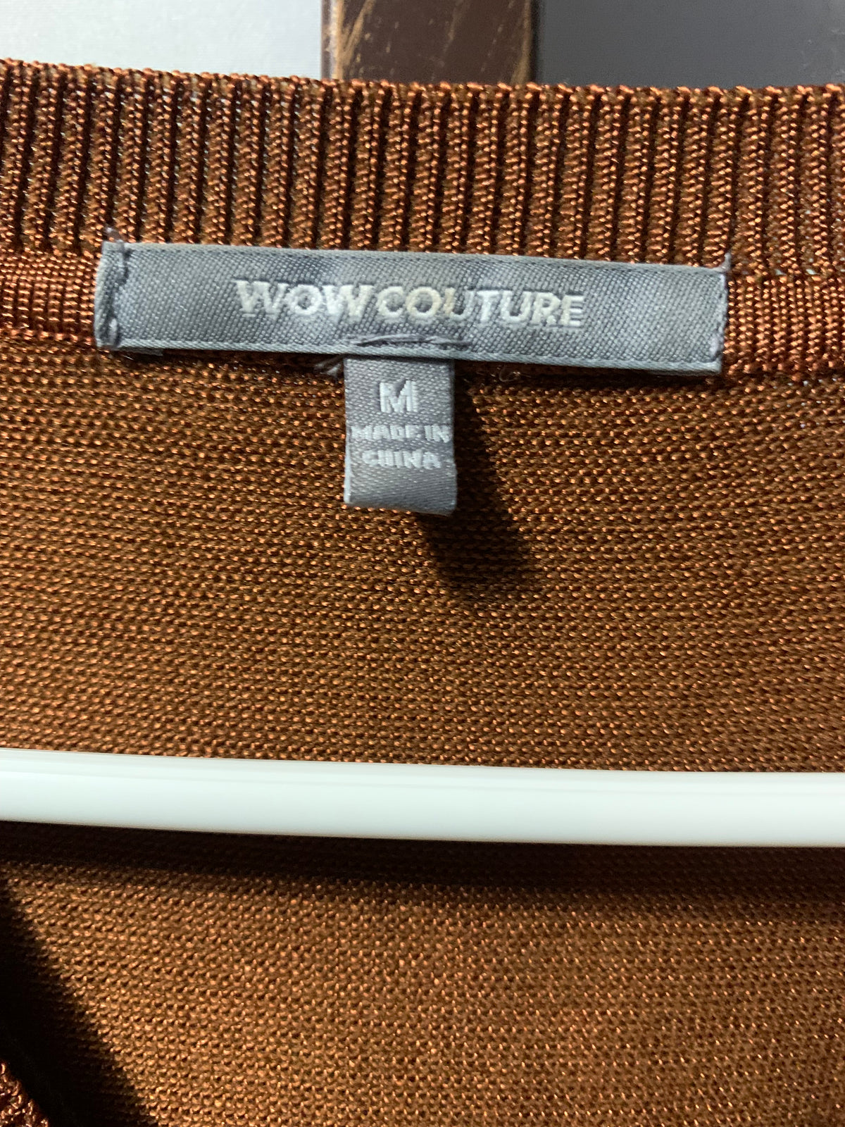 WOW COUTURE Brown V-neck sweater with textured knit, size M #V-neck #knitwear