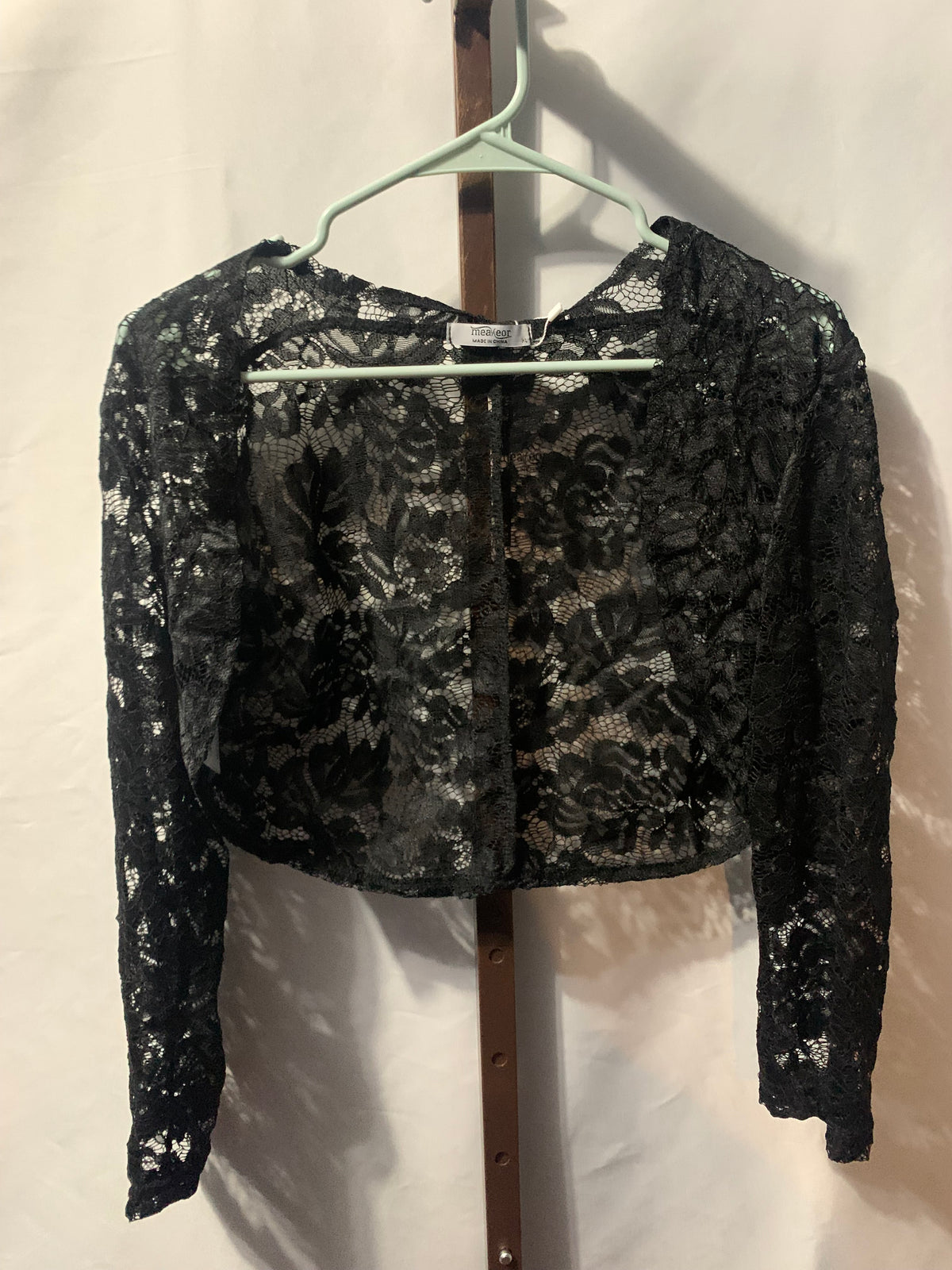 Black lace long sleeve crop top with floral design, size XL #goth #grunge