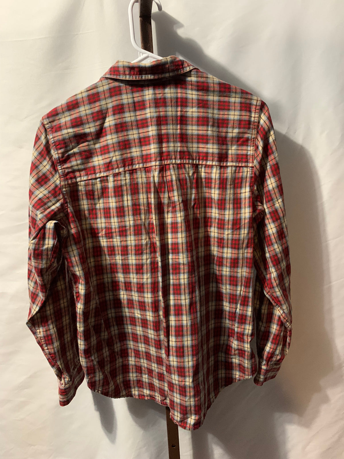 Liz Claiborne red, beige and white plaid cotton button-up shirt in a S #plaid