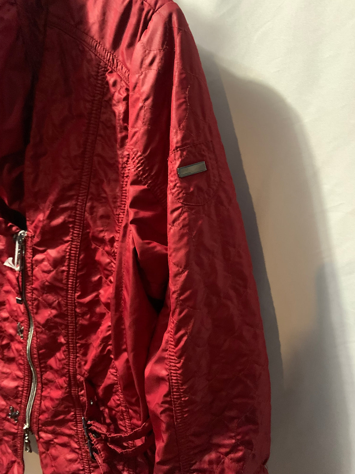 Red Taifun windbreaker jacket with quilted lining #windbreaker #outdooor

Size 14