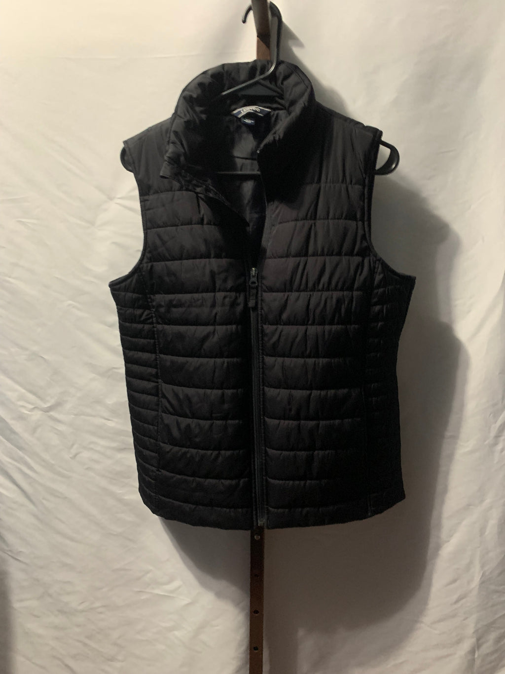 Black small Lands' End puffer vest with horizontal quilting #gilet #outerwear
