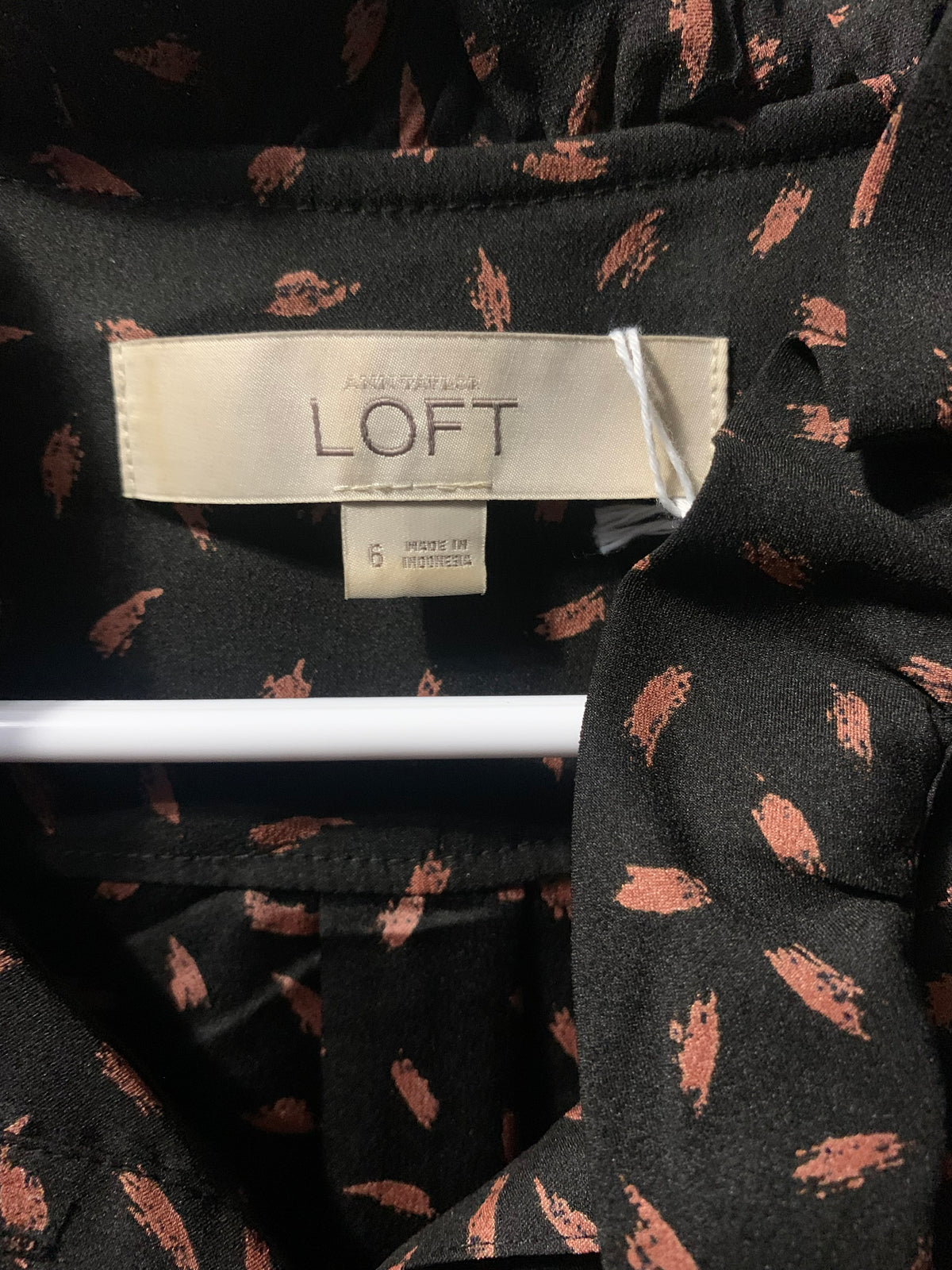 LOFT black dress with small brown leaf-like print, size 6 #workwear #professional