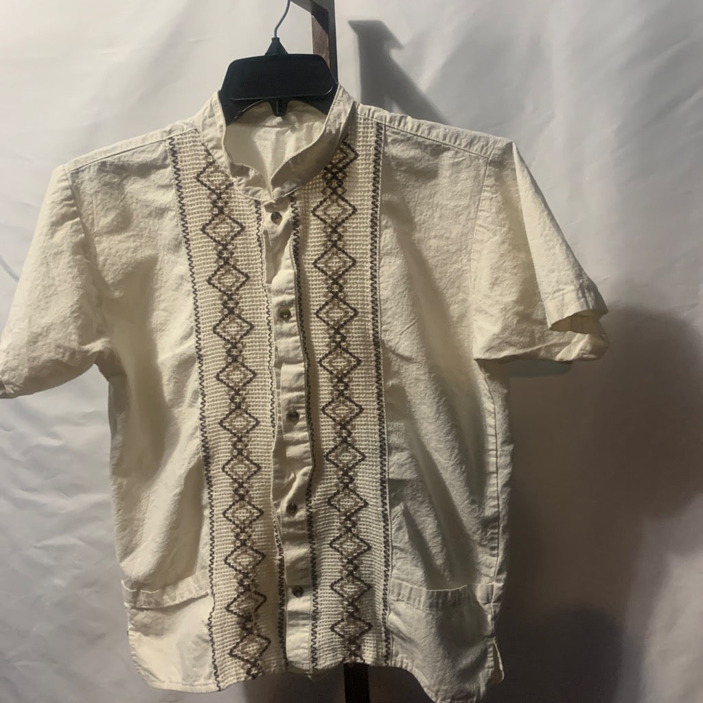 Mens short-sleeve guayabera-style button-down shirt size Small