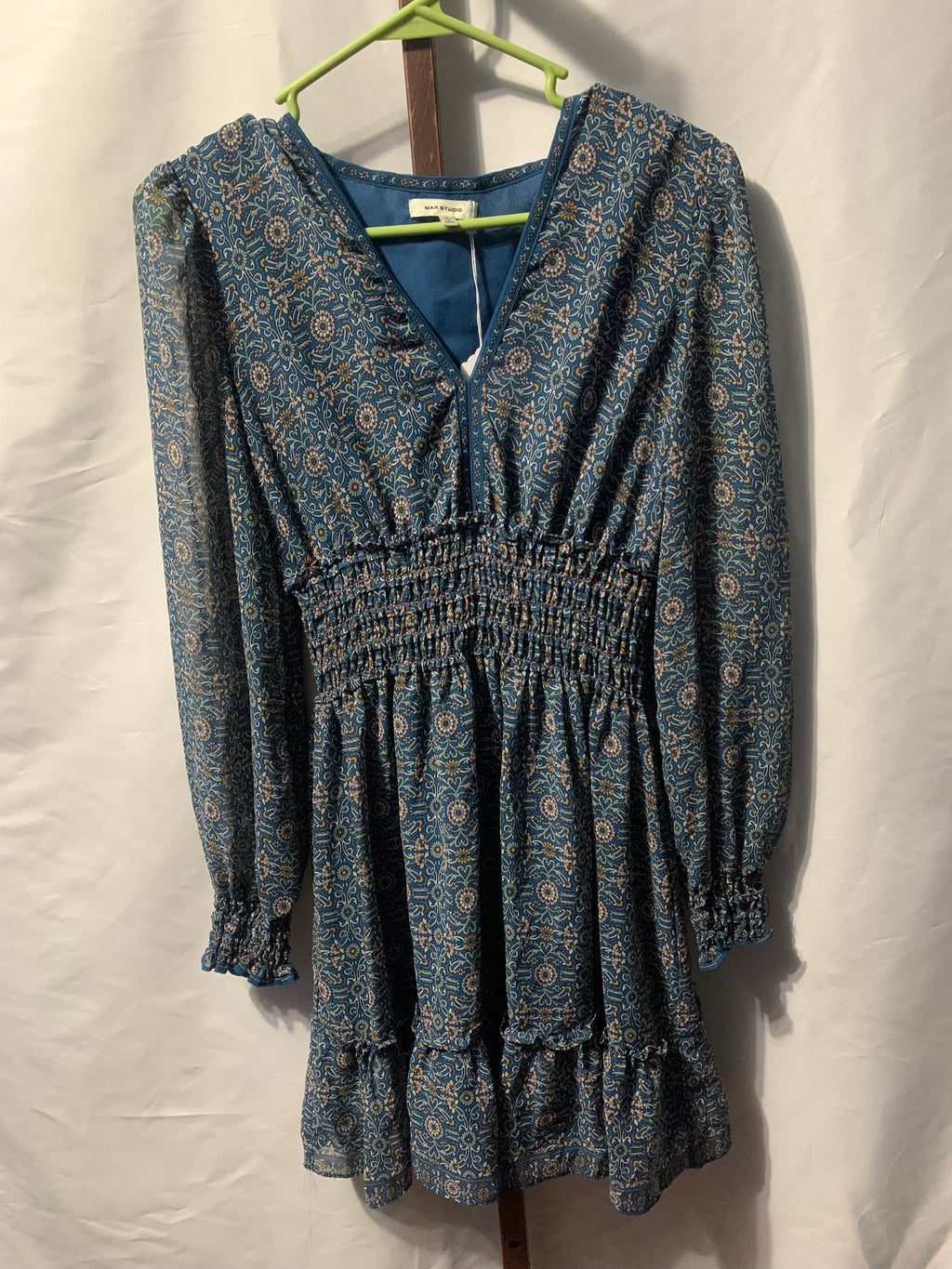 Max Studio blue and beige floral print dress with ruffle sleeves and smocked waist, size S #floraldress #boho12