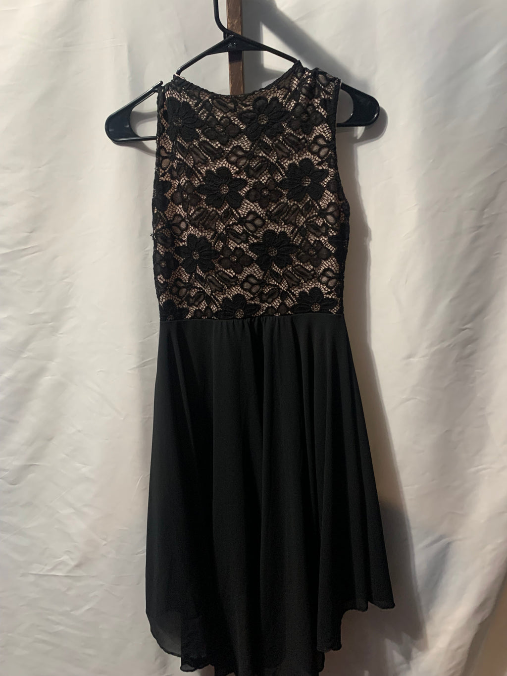 Piaza Italia Black lace dress with floral pattern and zipper detail #lace #floral

Made in Italy