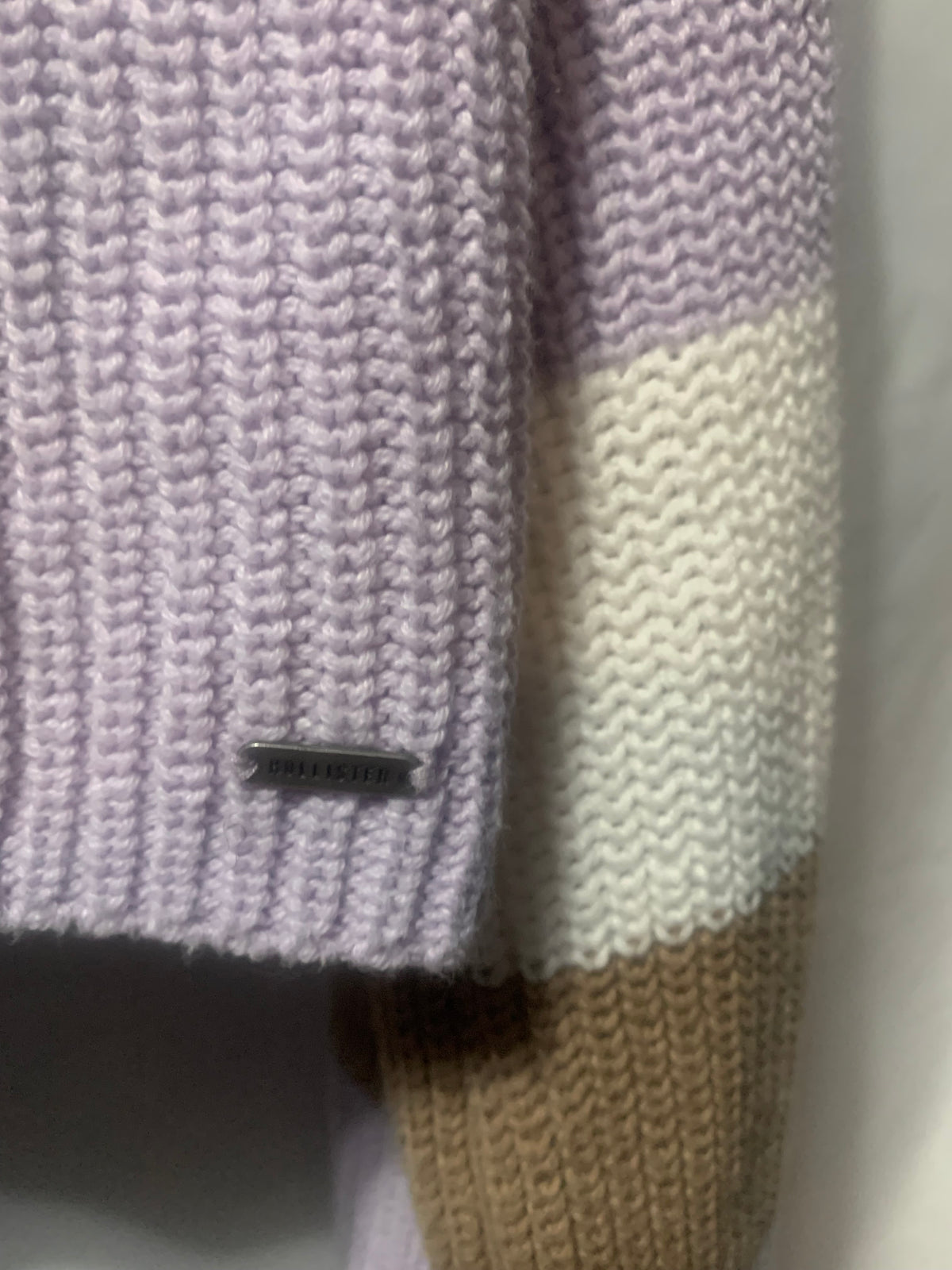 Hollister California Size Small (S) Women's cropped knit sweater / pullover knit.