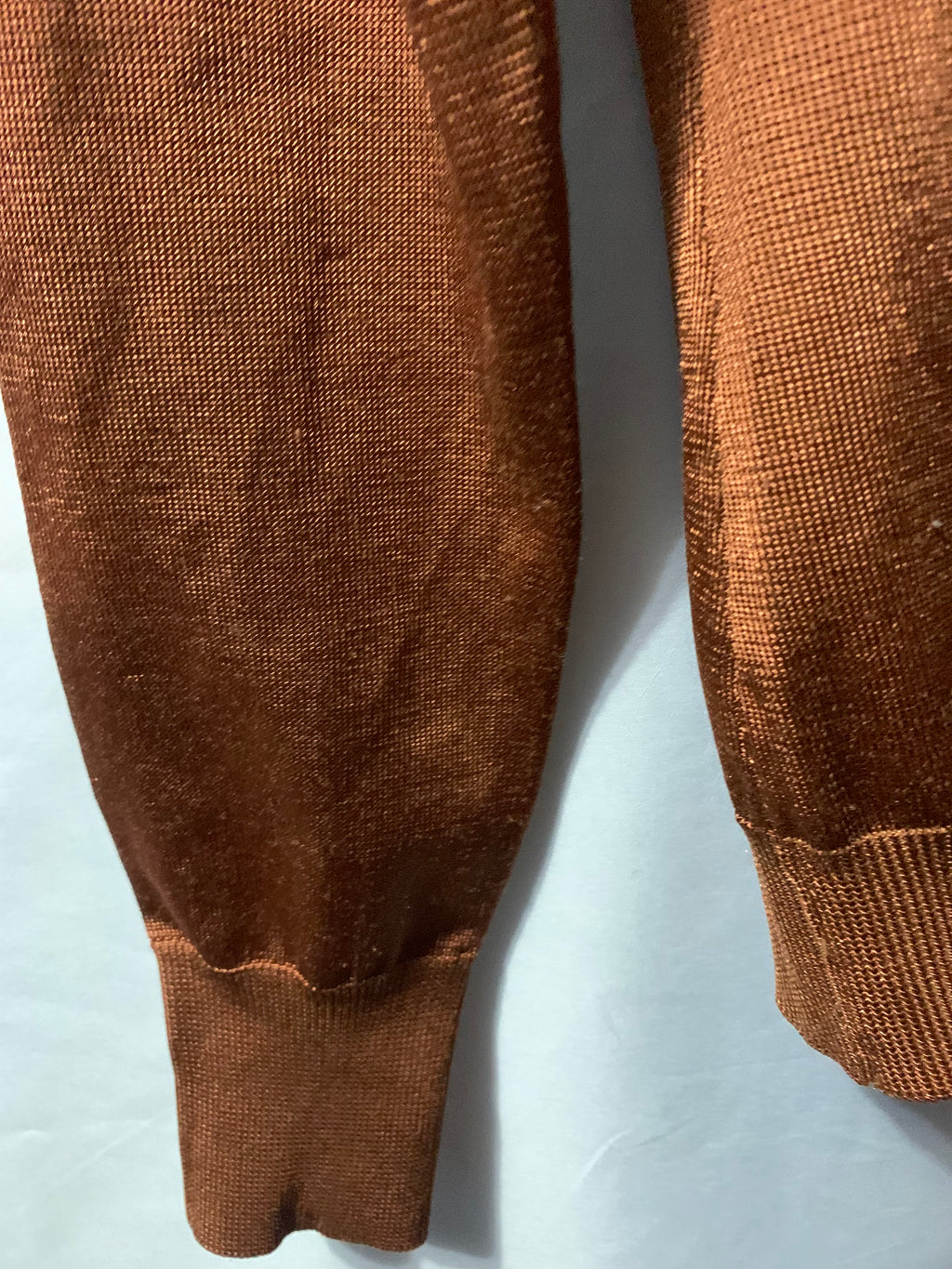 WOW COUTURE Brown V-neck sweater with textured knit, size M #V-neck #knitwear