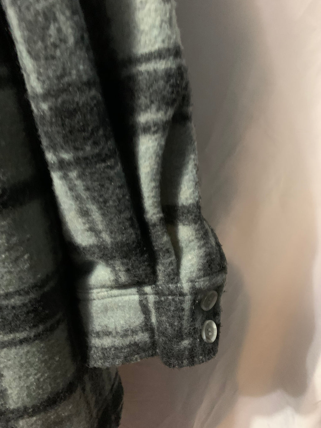 H&M gray and black plaid fleece jacket in XL #plaid #cozy