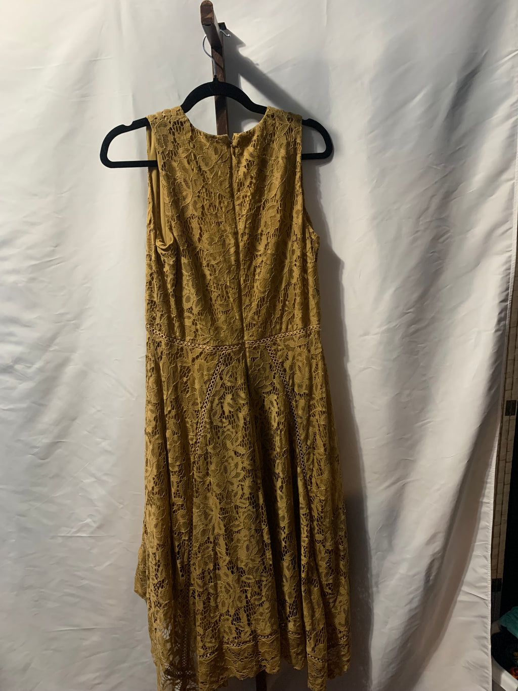 Taylor yellow lace dress with floral embroidery #lace #floral