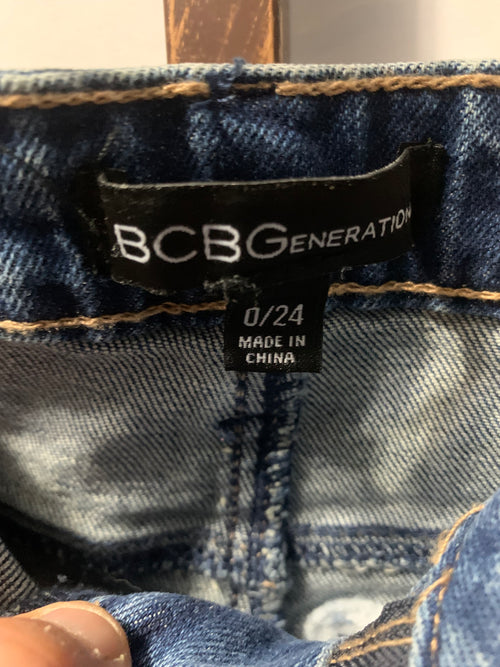 BCBG Mid Rise Kick Flare Jeans
Size 0/24
Brand new with tags
#midrise #flare