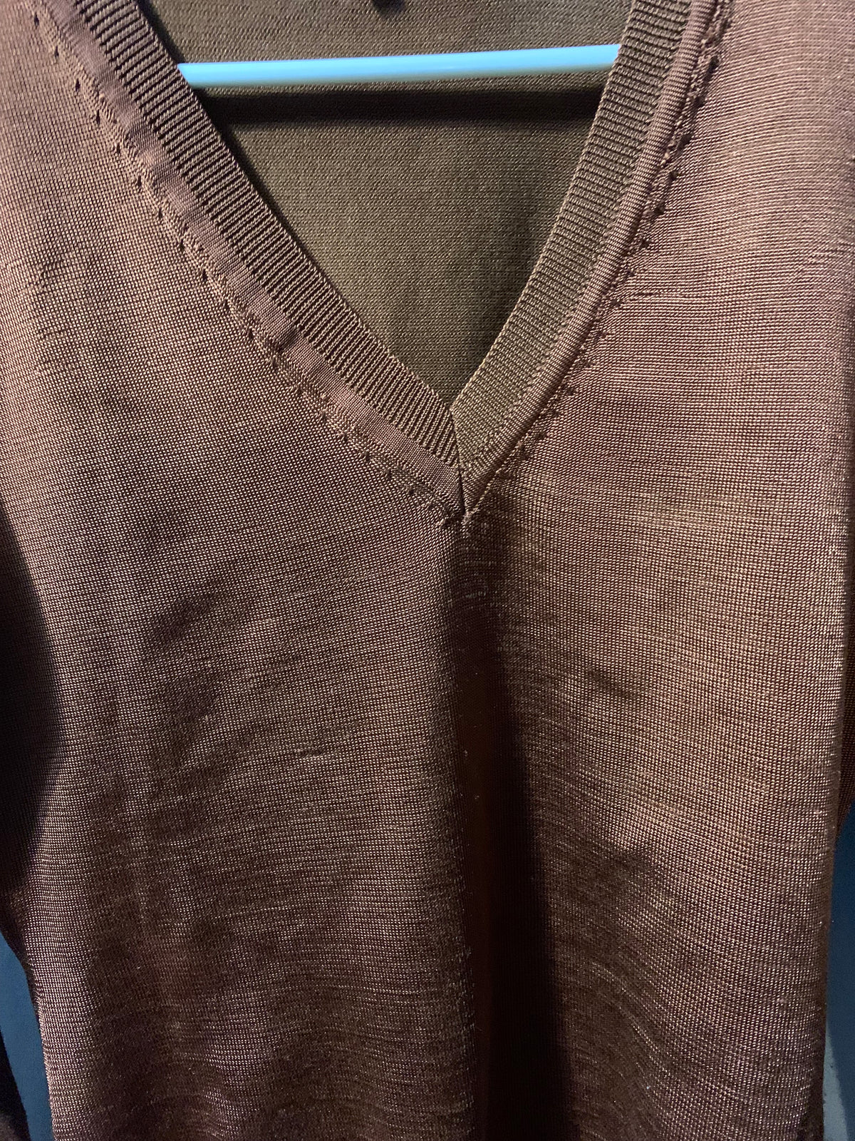 WOW COUTURE Brown V-neck sweater with textured knit, size M #V-neck #knitwear