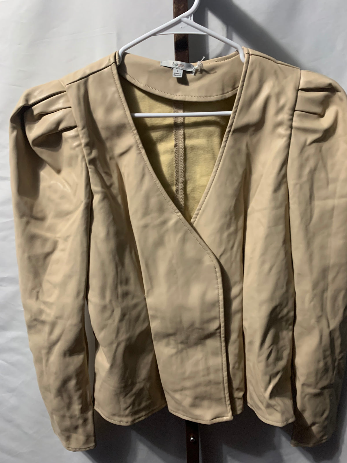 Blåshe cream leather jacket with puffy sleeves, size L #blåshe #leather with tags