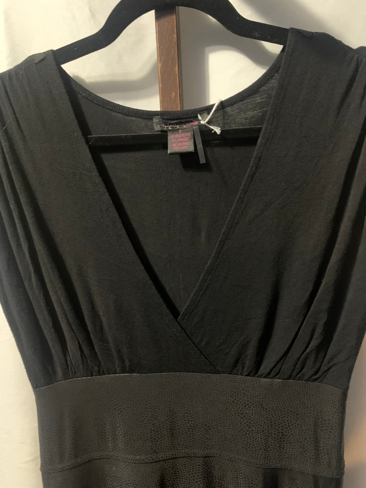 Black polyester & spandex mini dress with V-neckline and cap sleeves, size 8 #mini #vneck