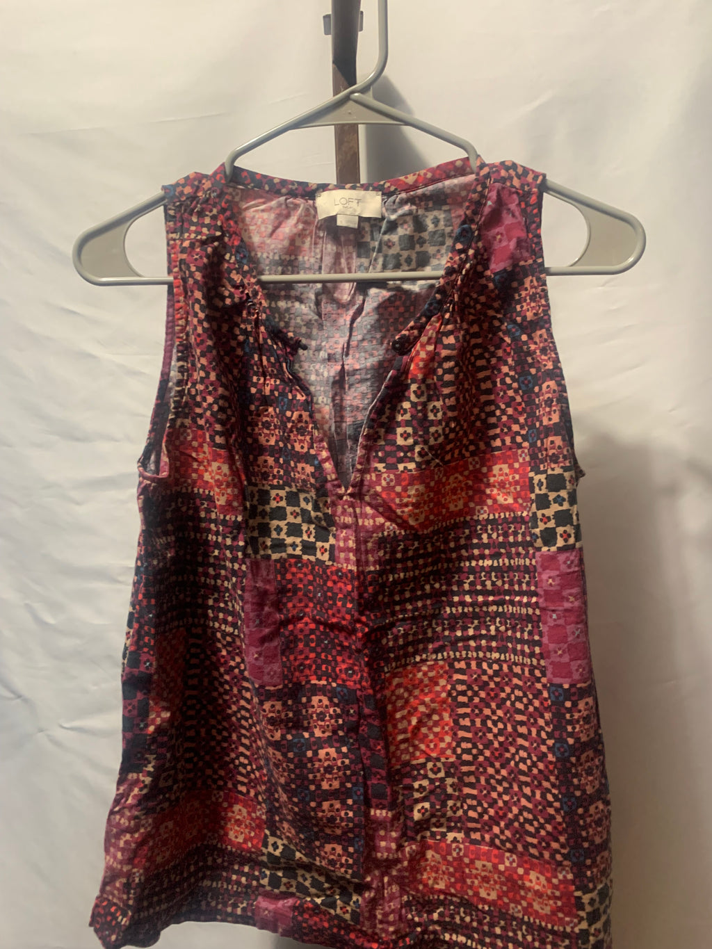 LOFT sleeveless split-neck shell blouse
