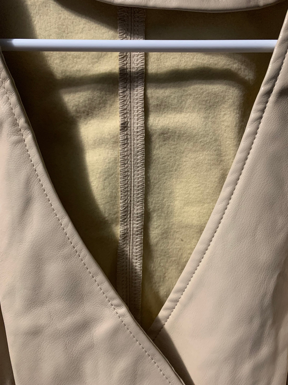 Blåshe cream leather jacket with puffy sleeves, size L #blåshe #leather with tags