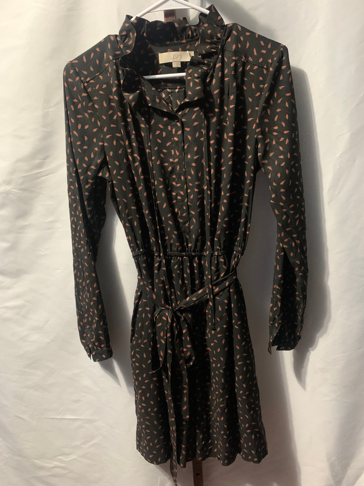 LOFT black dress with small brown leaf-like print, size 6 #workwear #professional