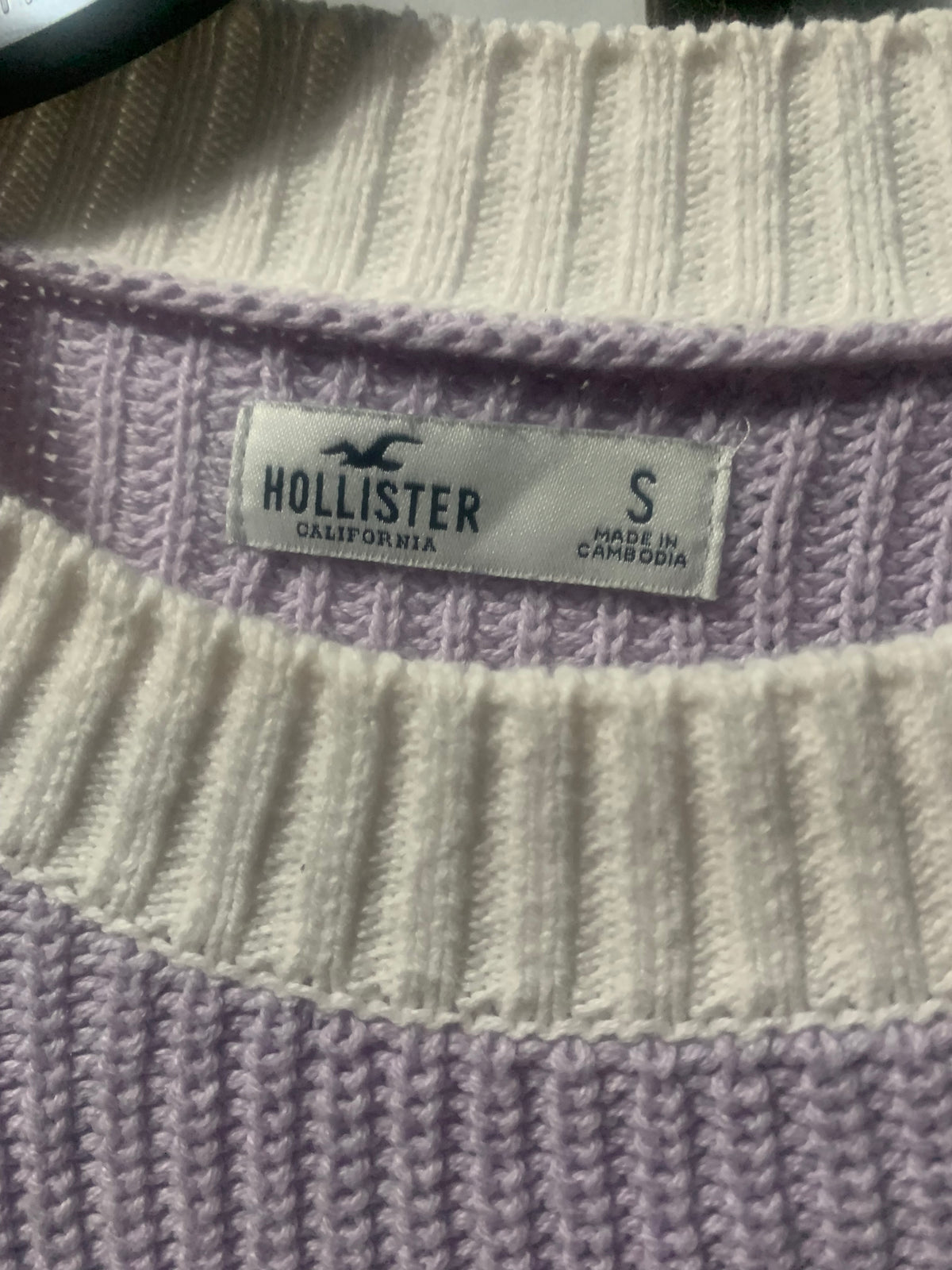 Hollister California Size Small (S) Women's cropped knit sweater / pullover knit.