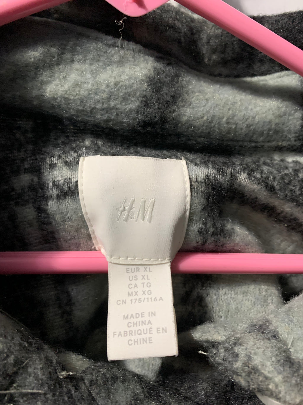 H&M gray and black plaid fleece jacket in XL #plaid #cozy