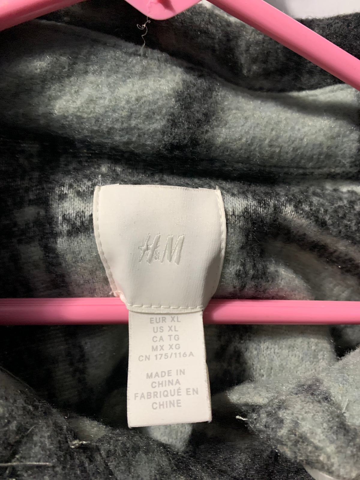H&M gray and black plaid fleece jacket in XL #plaid #cozy