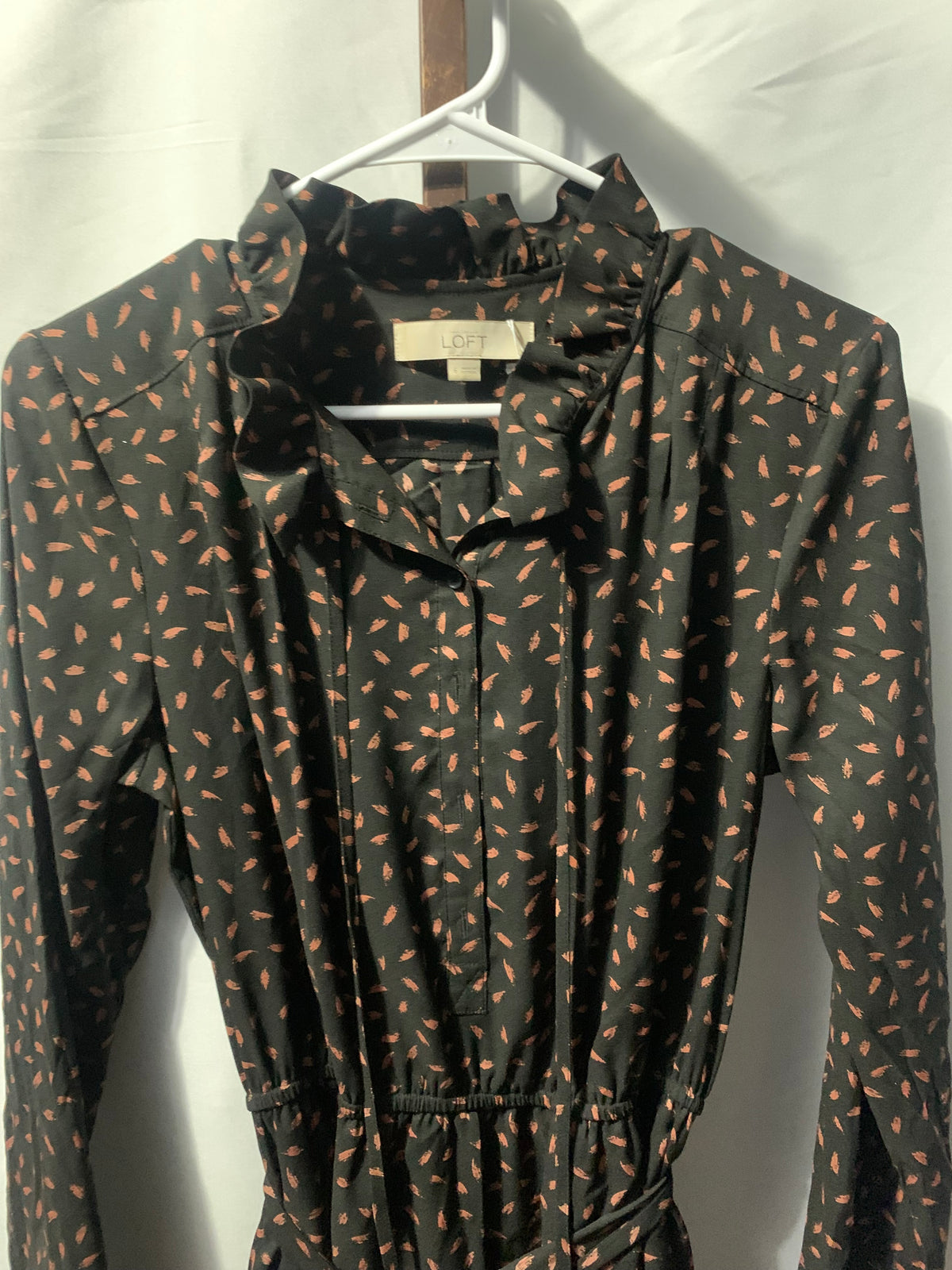 LOFT black dress with small brown leaf-like print, size 6 #workwear #professional