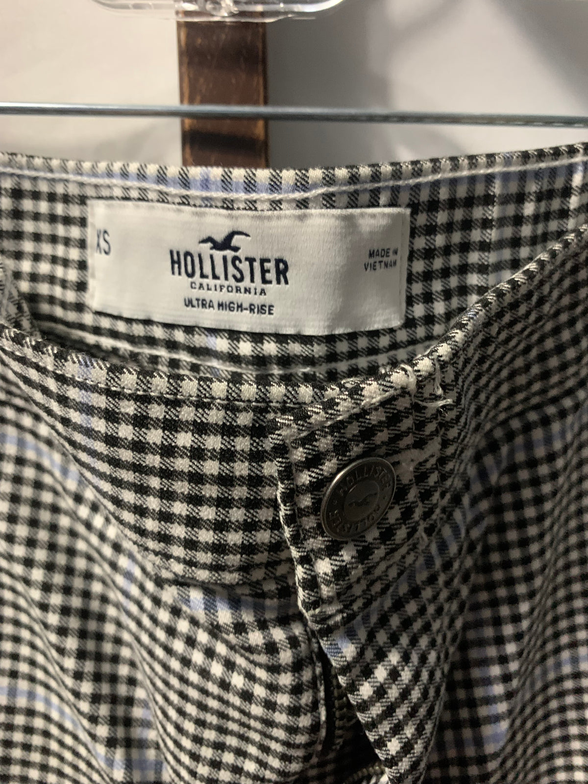 Hollister Co. ultra high rise white/black houndstooth pants in XS