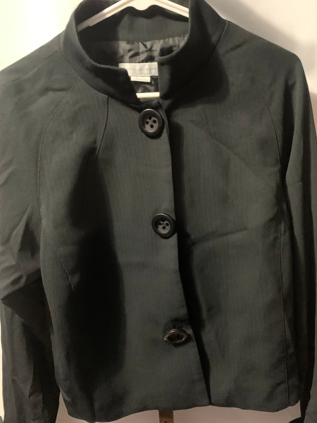 Garfield & Marks black cropped jacket with button-up front and long sleeves, size 10 #cropped #buttonup