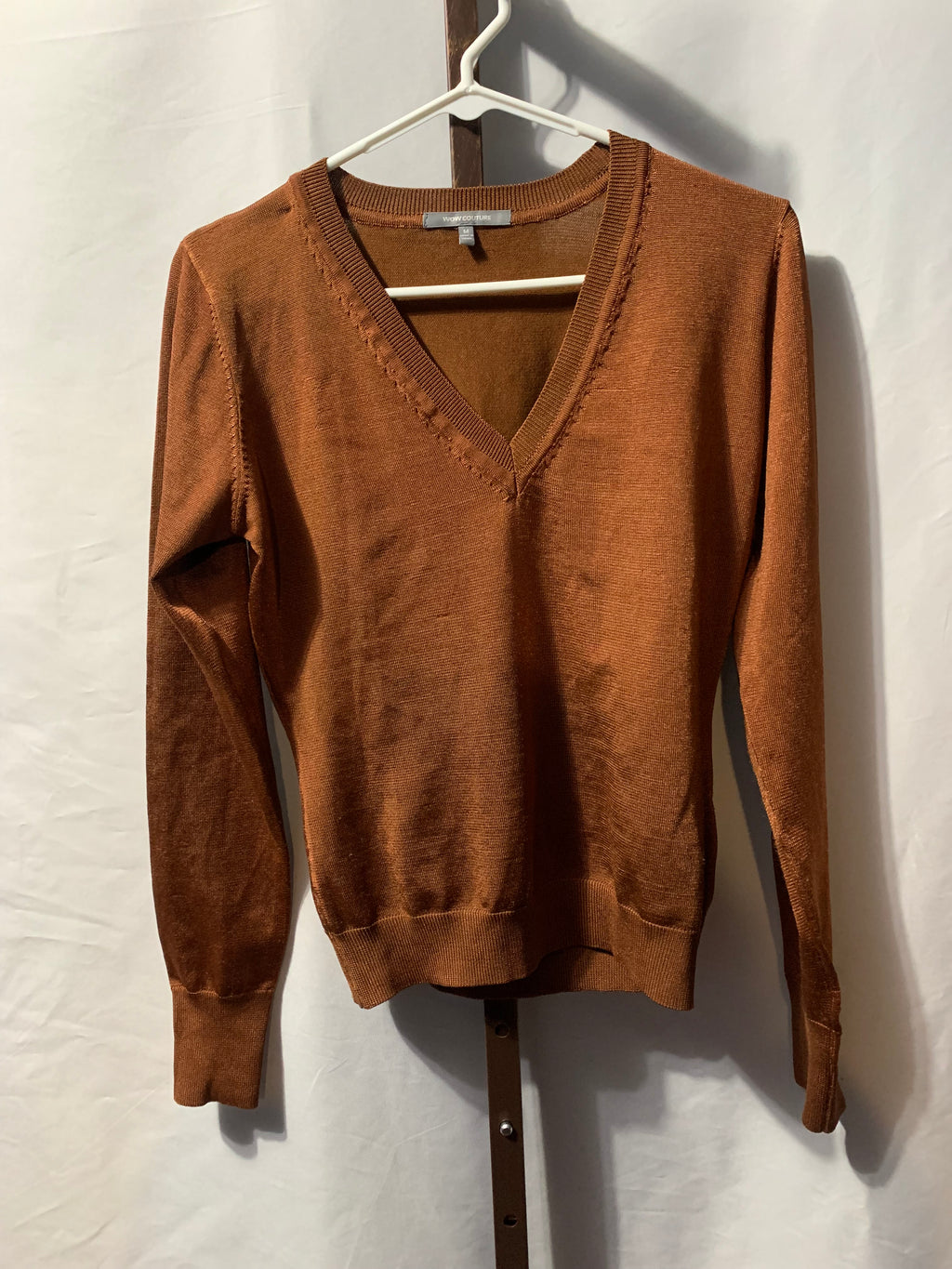 WOW COUTURE Brown V-neck sweater with textured knit, size M #V-neck #knitwear