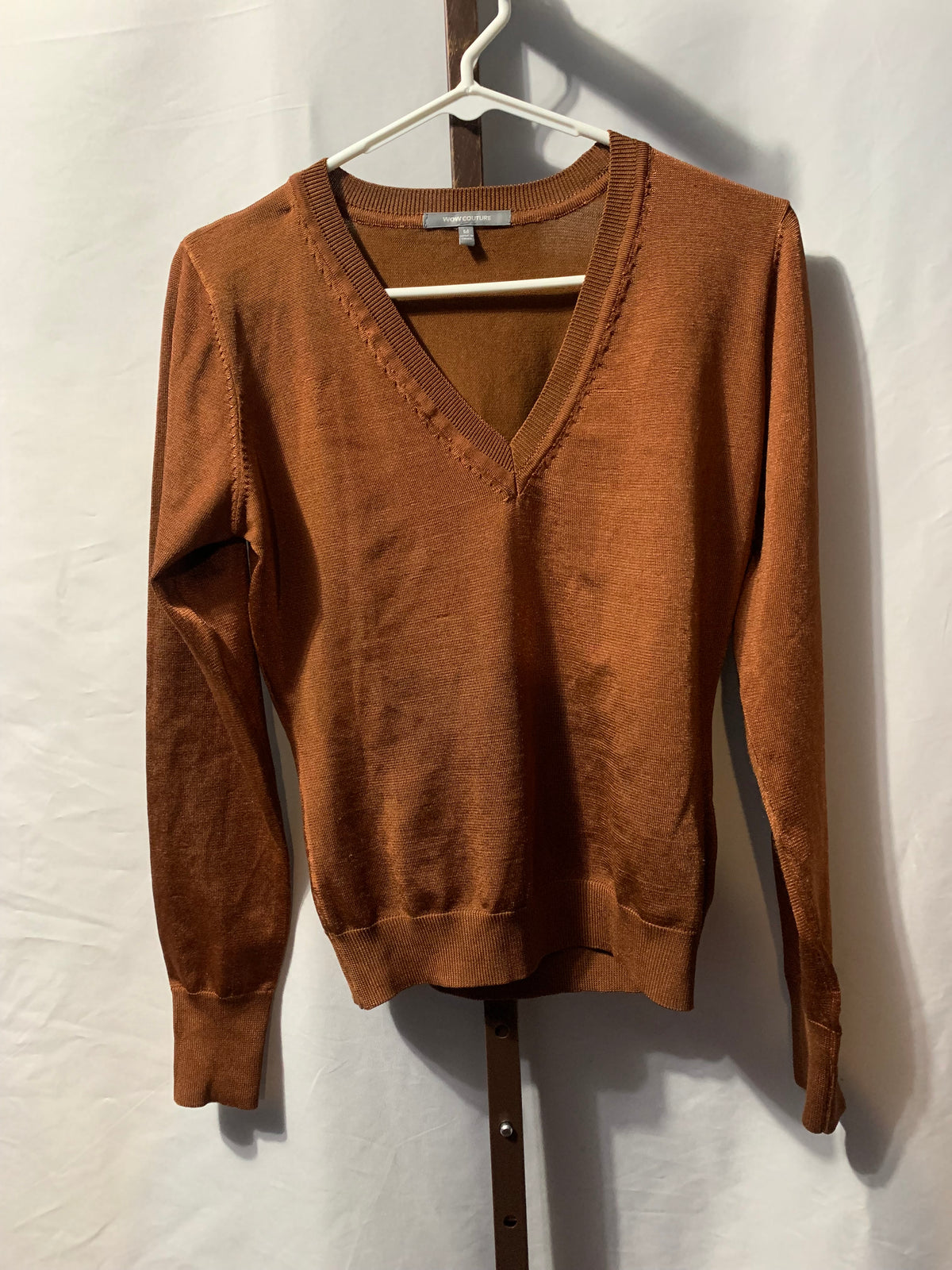 WOW COUTURE Brown V-neck sweater with textured knit, size M #V-neck #knitwear
