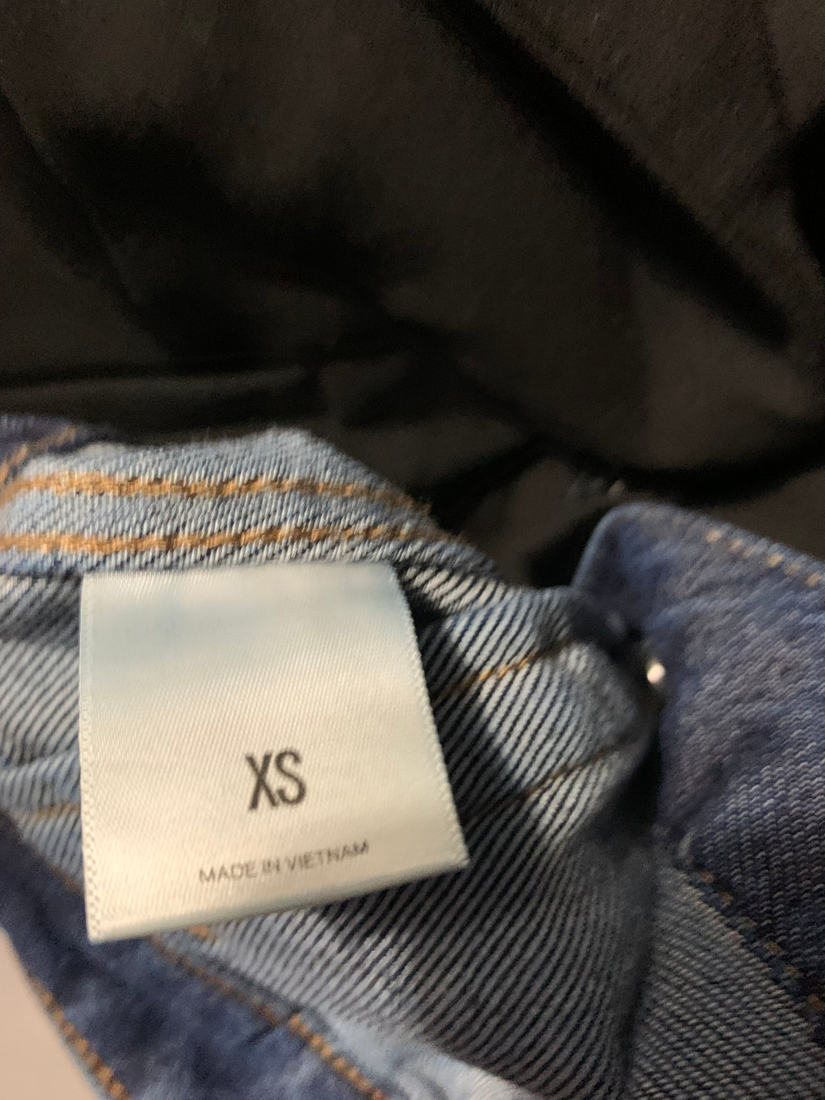 Express Tailored black single breasted blazer top, with medium-wash denim hem and cuffs, decorative front pockets.

Size XS