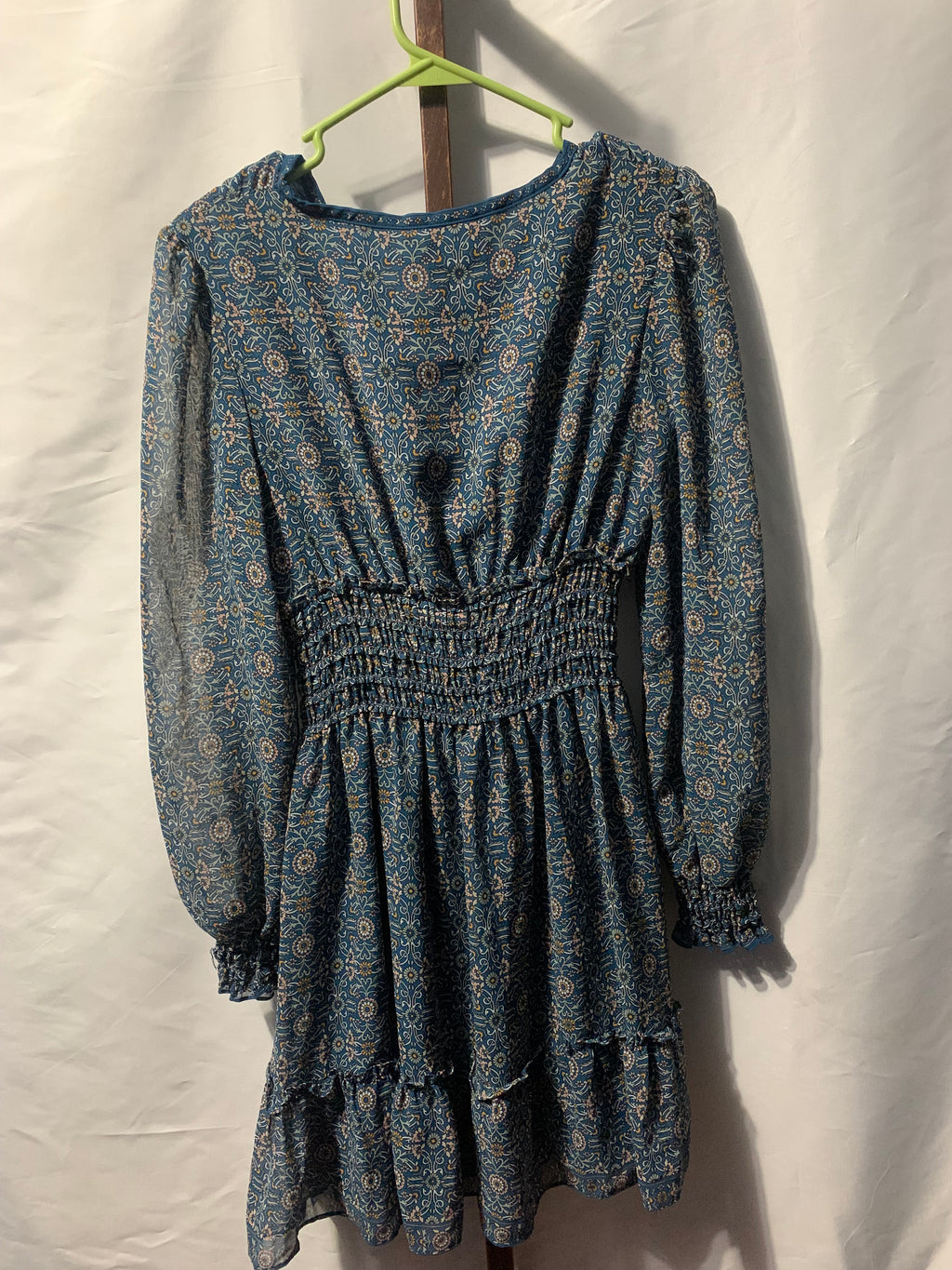 Max Studio blue and beige floral print dress with ruffle sleeves and smocked waist, size S #floraldress #boho12