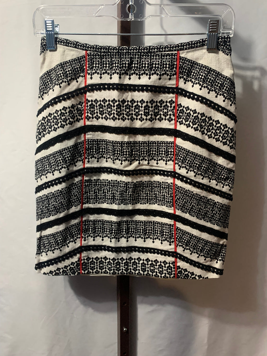Tabitha Skirt Black and white geometric pattern with red vertical stripes.Cotton & acetate
#tabitha #geometric