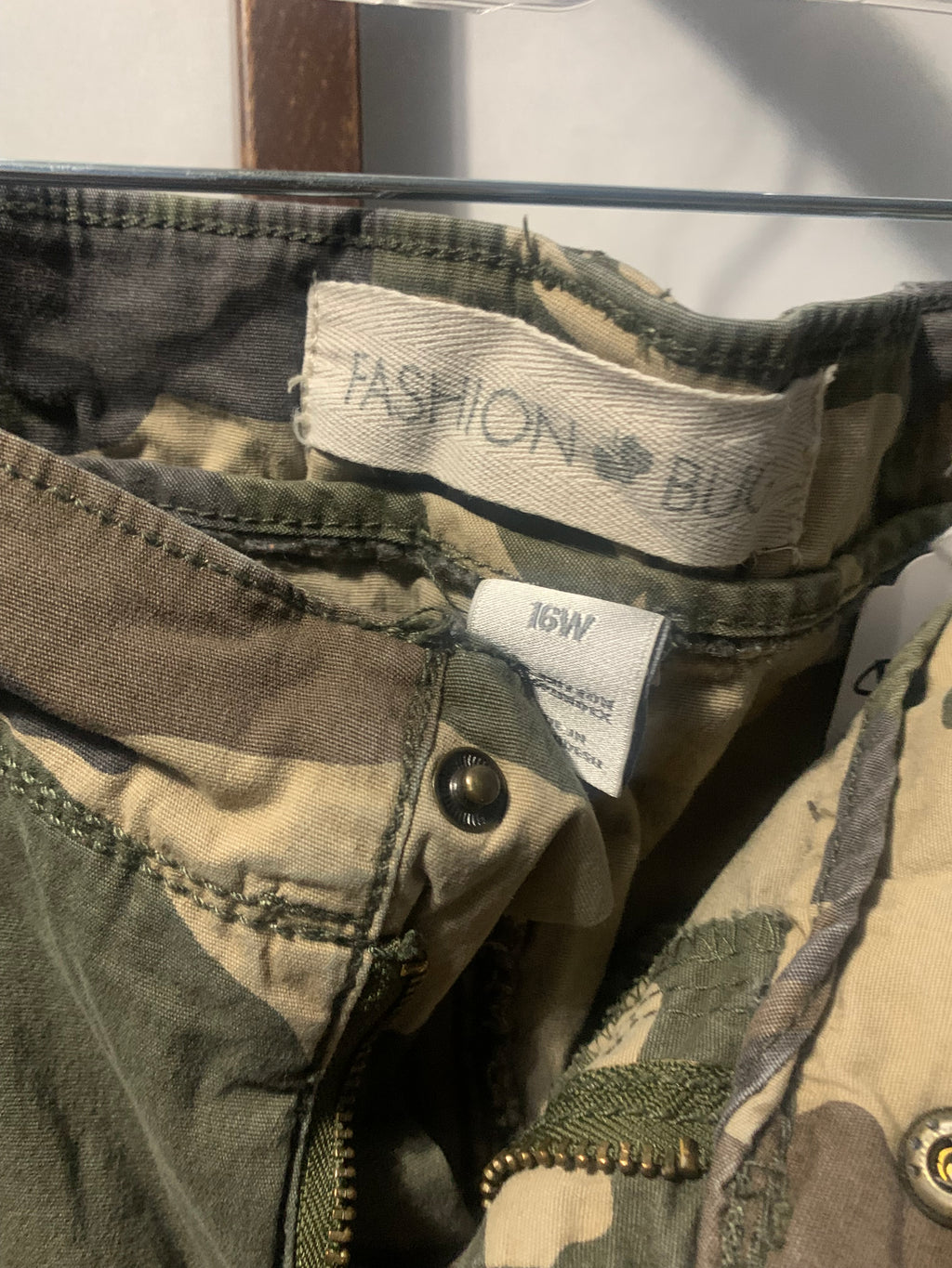 Fashion Bug Camo Cargo Pants
Size: 16W
#cargo #military