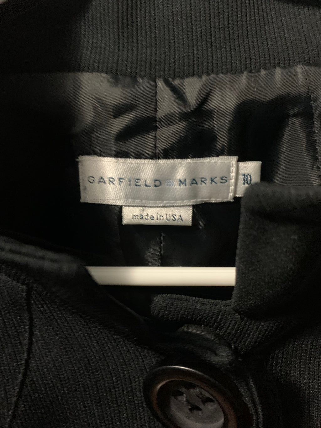 Garfield & Marks black cropped jacket with button-up front and long sleeves, size 10 #cropped #buttonup