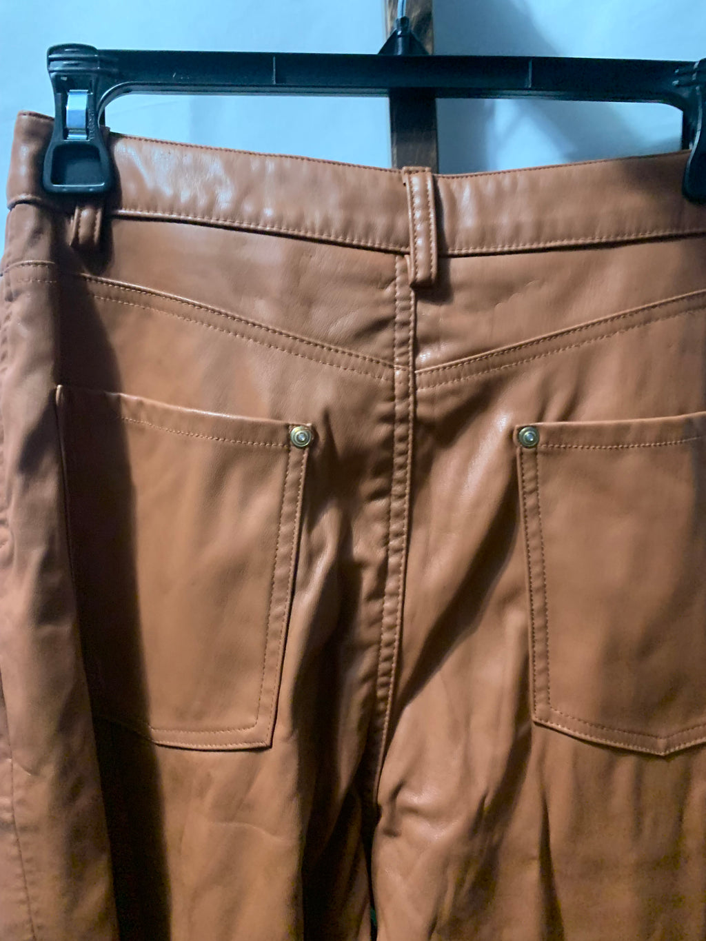 Zara brown faux leather pants in a US 4 #leatherpants #designer