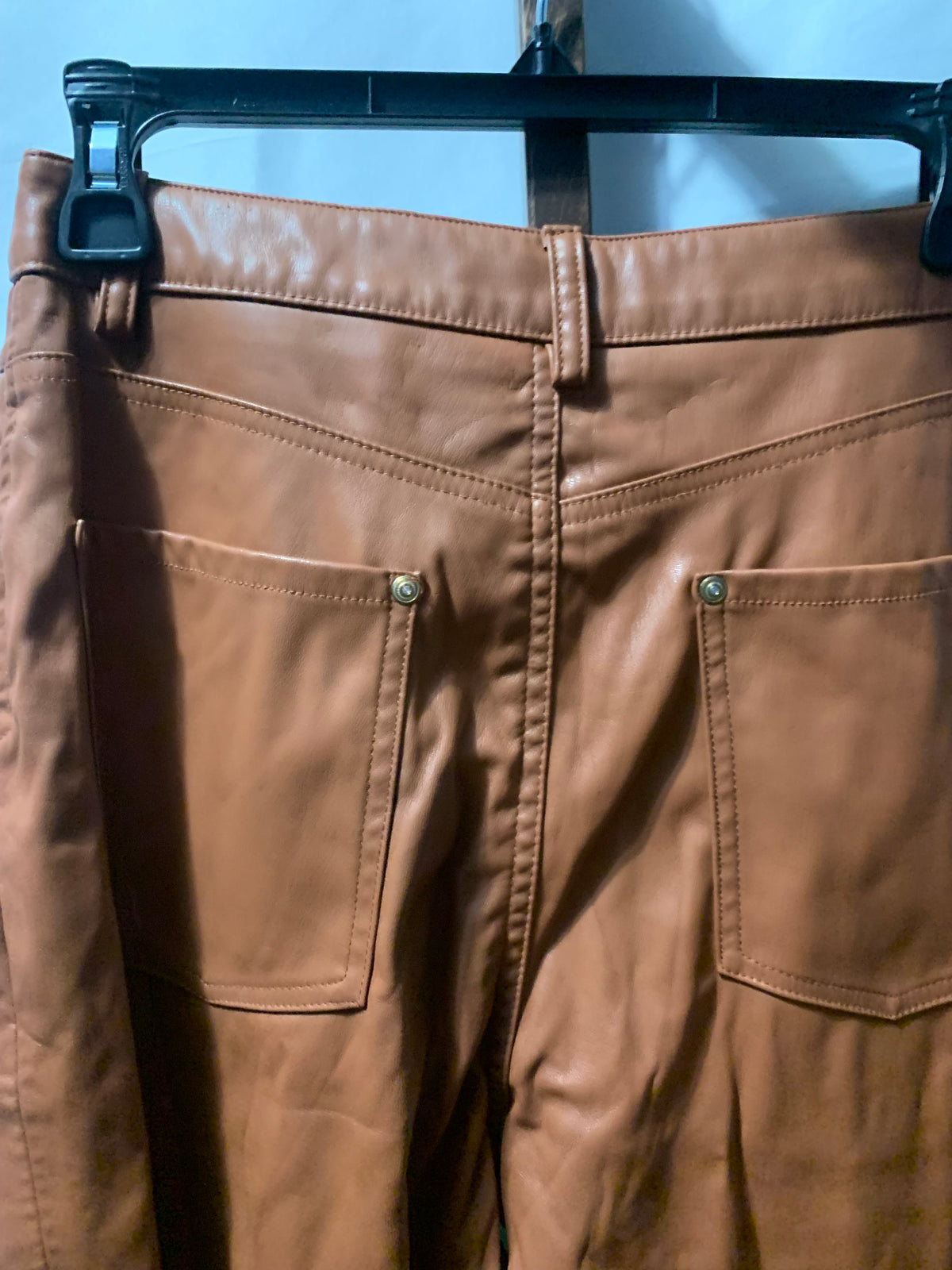Zara brown faux leather pants in a US 4 #leatherpants #designer