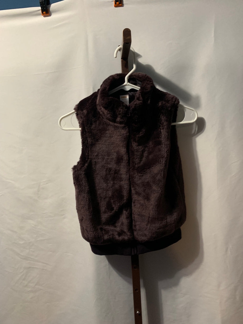 Gymboree girls brown faux fur vest in size M (7-8). Acrylic & polyester blend. #gymwear #vest