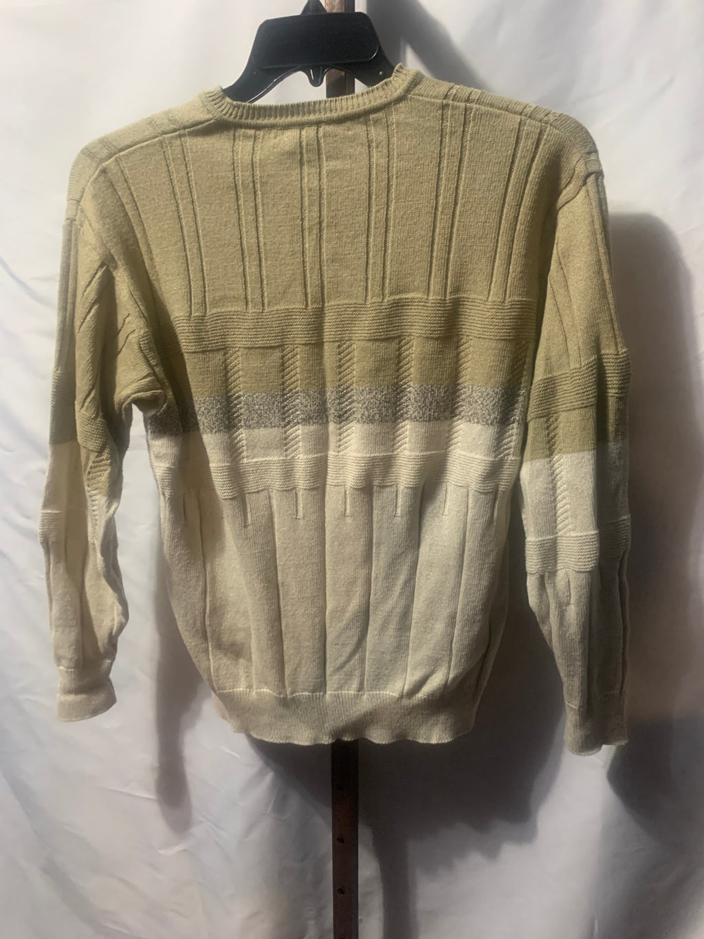 Men’s Bachrach (Made in Italy)  Medium (M) v-neck Sweater