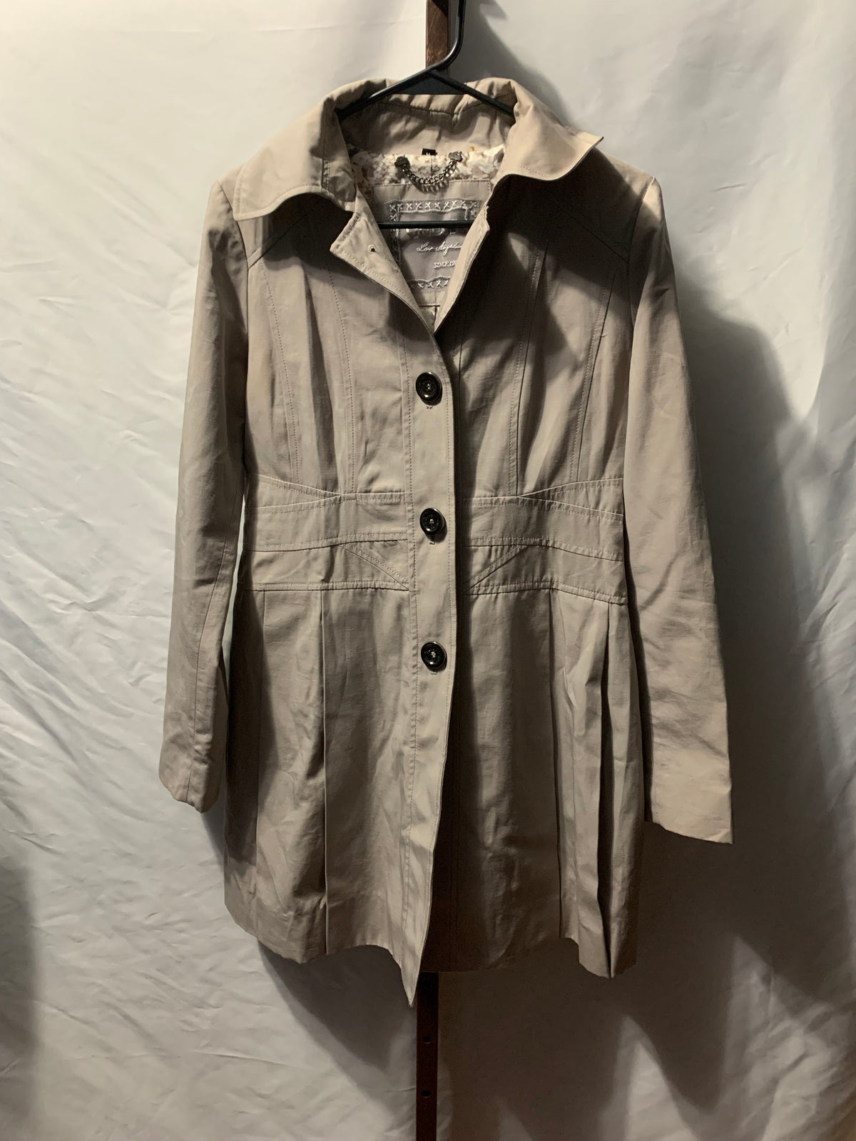 Guess beige trench coat with buttons, size M #trench #guess