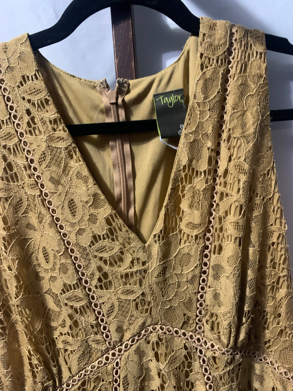 Taylor yellow lace dress with floral embroidery #lace #floral