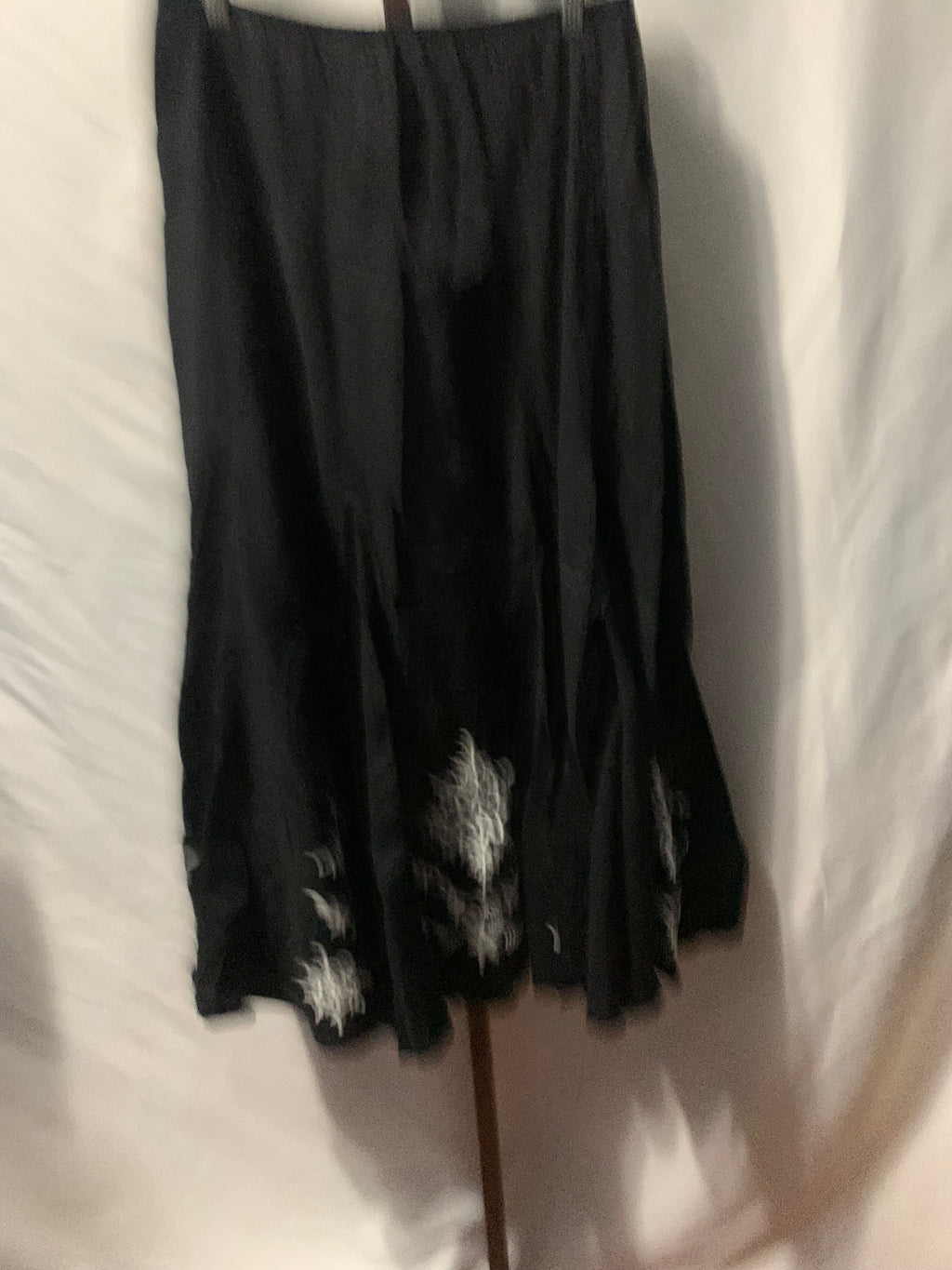 Karen Kane Black linen midi skirt with white snowflake embroidery
