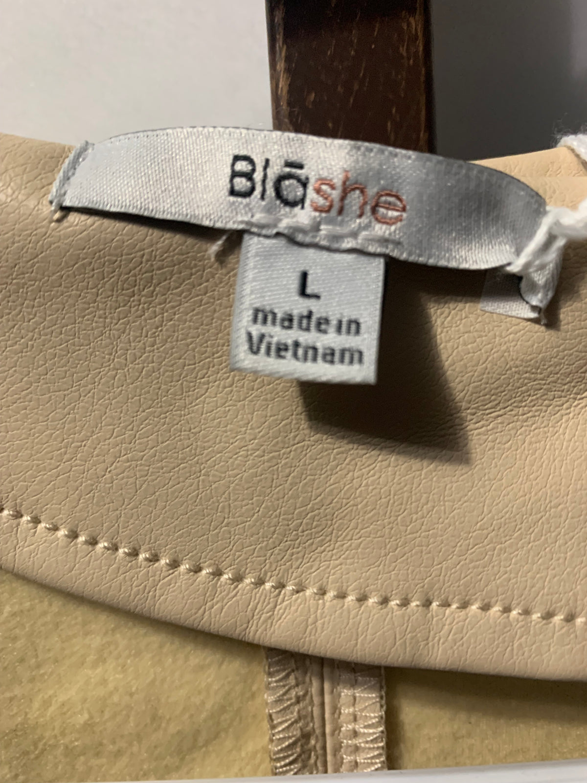 Blåshe cream leather jacket with puffy sleeves, size L #blåshe #leather with tags