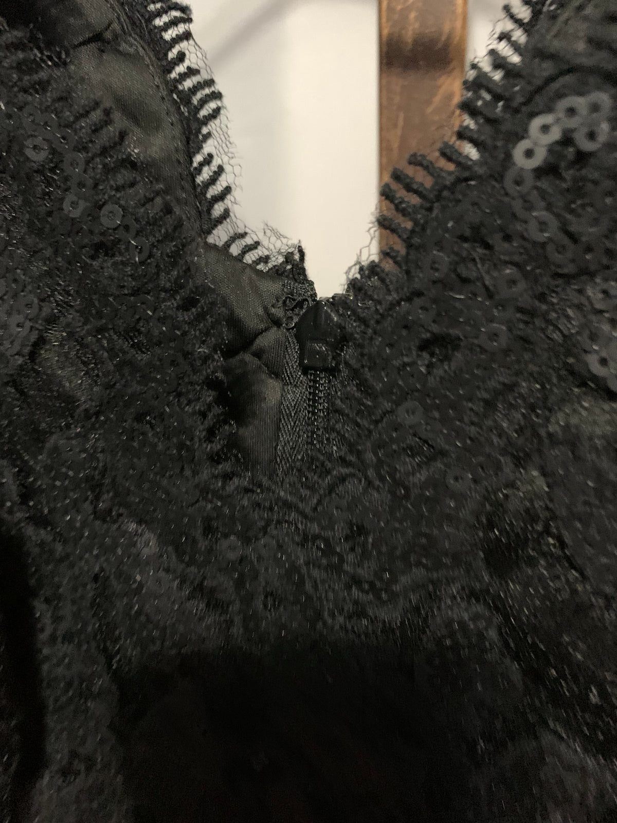 Tadashi Shoji Black Paillette Sequin Lace Sheath Dress Size 6 V-Neck Cocktail