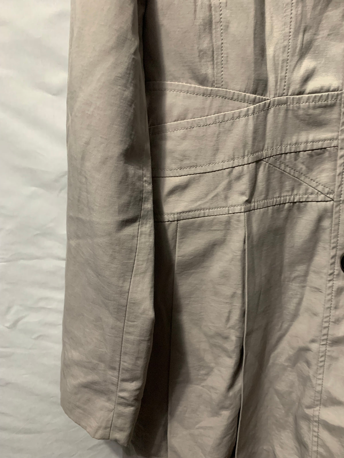 Guess beige trench coat with buttons, size M #trench #guess